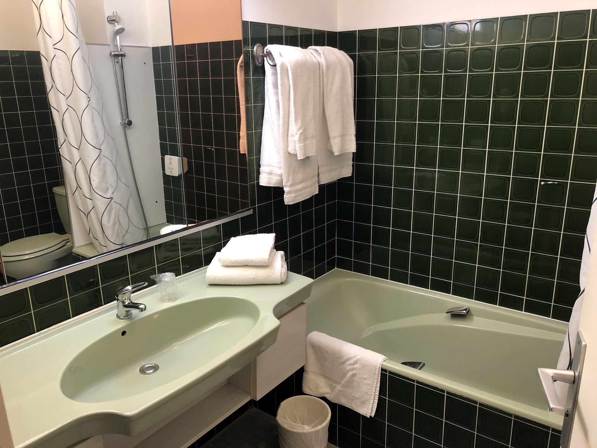 Adonis Lyon Est Hotel Artys Saint-Priest-en-Jarez Luaran gambar